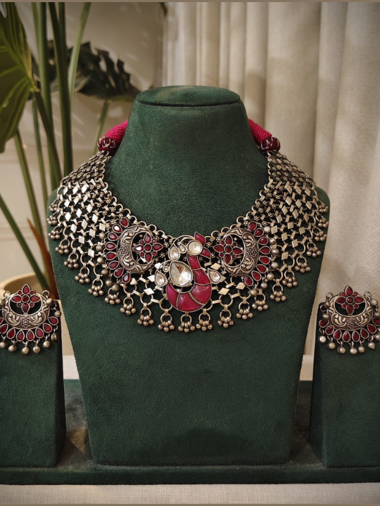 Beautiful Designer Kempstone And Stone Embedded Pendant Detailing Jaal Patta Neckpiece
